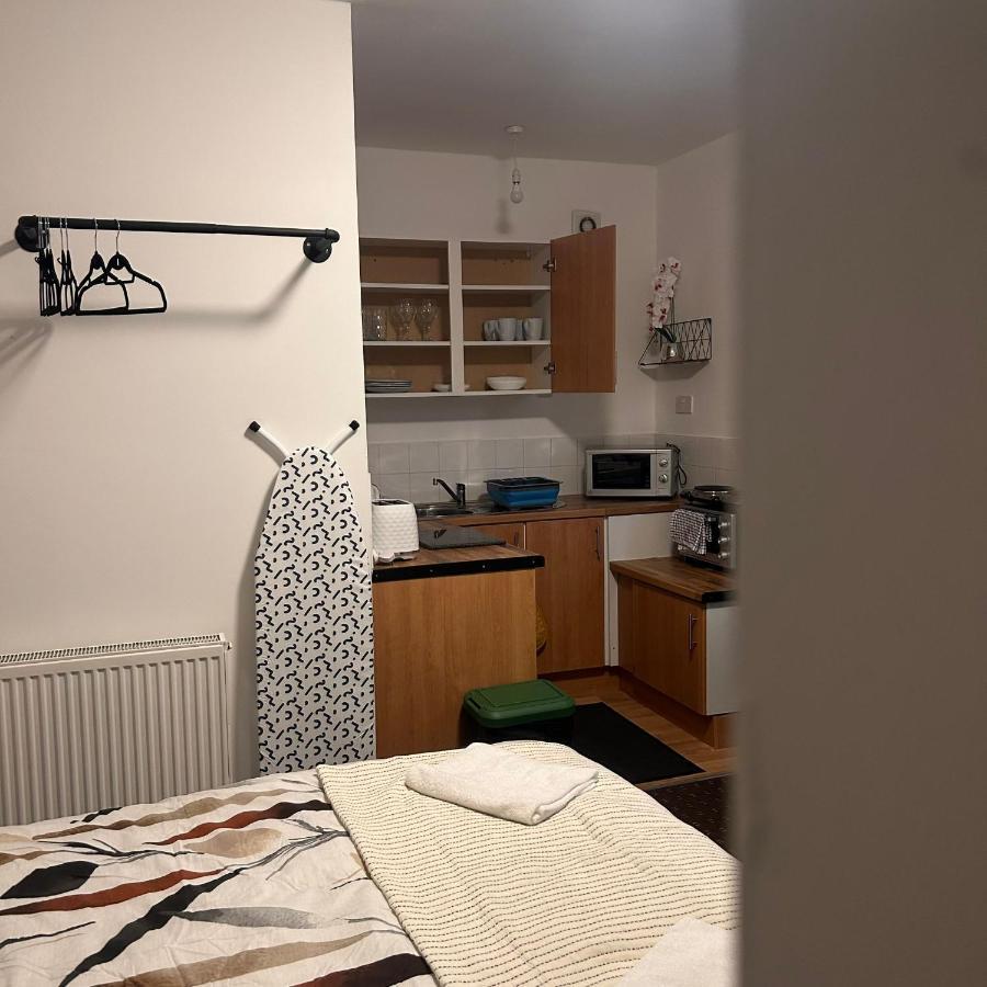 Apartmán Bv Charming Studio With Free Private Parking, 10 Minutes From Town Centre Huddersfield Exteriér fotografie